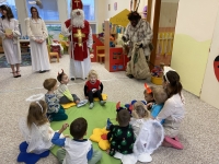 Mikul&aacute;&scaron;, čert a and&iacute;lek u Koť&aacute;tek