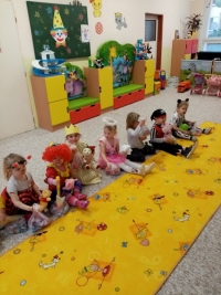 Hola, děti, pojďte d&aacute;l, dneska m&aacute;me karneval!