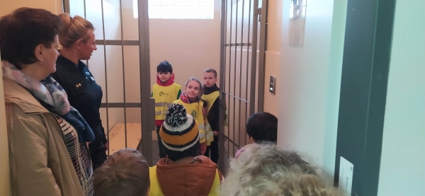 Sovičky na n&aacute;v&scaron;těvě u policistů
