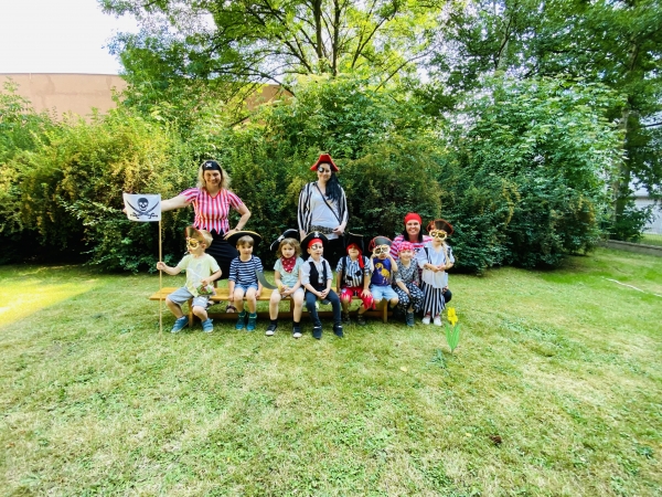 Pir&aacute;tsk&eacute; rozloučen&iacute; se &scaron;kolkou u Koť&aacute;tek